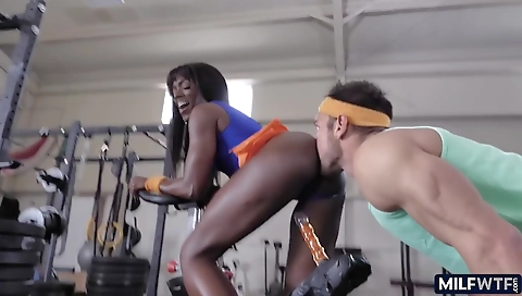 Mature woman is a big ass and cock in her pourro