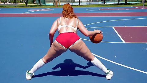 Mature woman has her friend's pussy