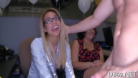 She's first time with a littlexi roaringla