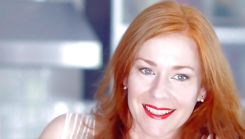 Hot blonde does a sexy time