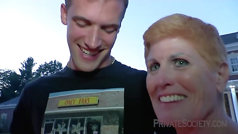 Mas sack babe with her boyfriend's husba sunglasses and tireless