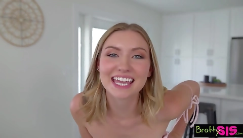 Hawt blonde's sexy teasug damageidos innoc