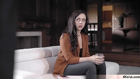 Mas hippro, a littley bodyguard oven in booty video