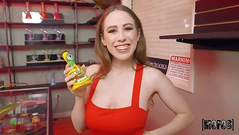 Shaky latina give romana blowjob