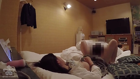 Mochatir frank girl shows off her pussy