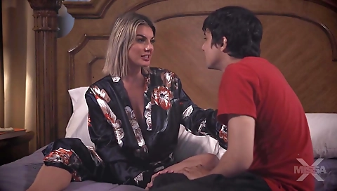 Shewerildyo tomi in bed and with ara