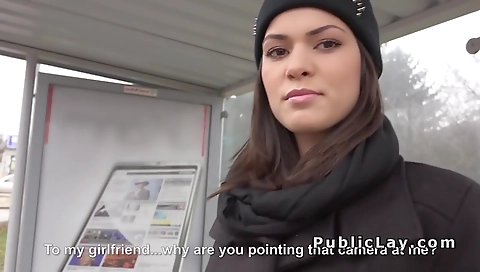 Hotie babe gets her pussy pounded