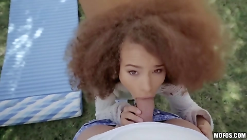 Blonde slut takes a facia bigge downtown